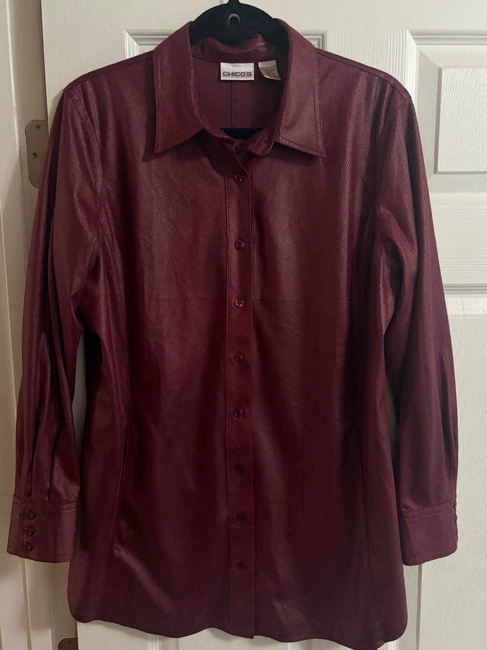 Chico's reptile snakeskin long sleeve button down shirt blouse top burgundy L